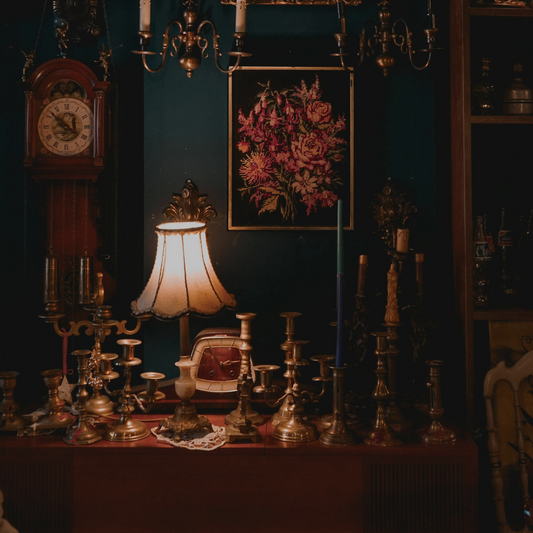 5 Home Decorations for Those Who Love Dark Aesthetics